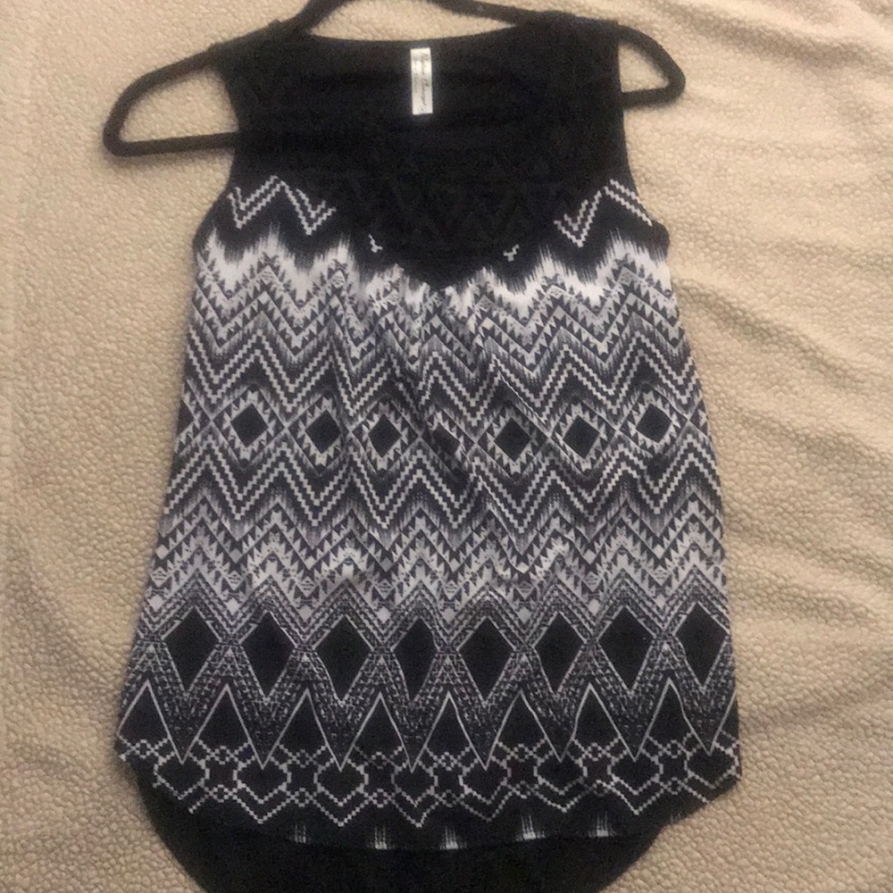 Black geometric top